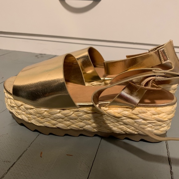 Gold platform heels - Picture 2 of 2
